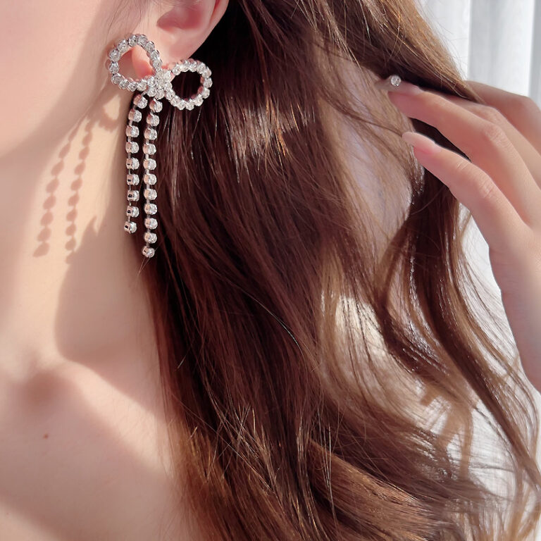 Brilliant Crystal Ribbon ピアス/イヤリング