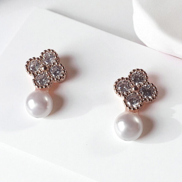 Mini Pearl Clover ピアス/イヤリング【ニッケルフリー】 | KTY